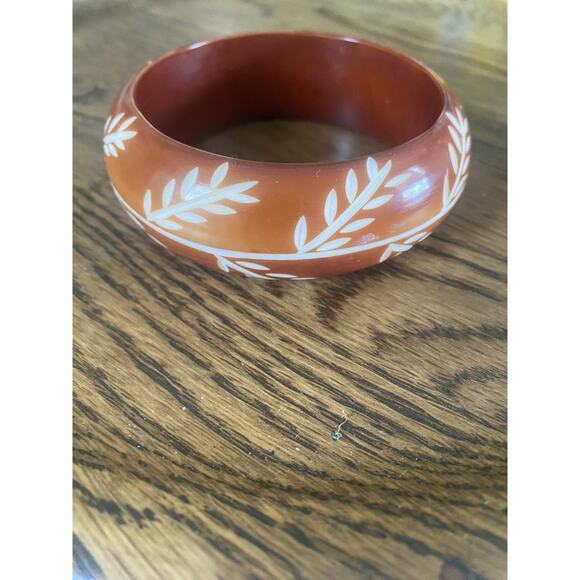 Vintage Carved Lucite Wide Bracelet Bangle Brown & White Leaves Boho Costume 9” - Picture 4 of 8